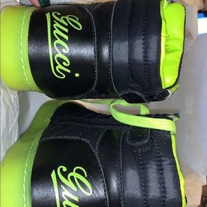 Gucci Boy’s Hi-Top Sneaker Black/Lime Size EU 30